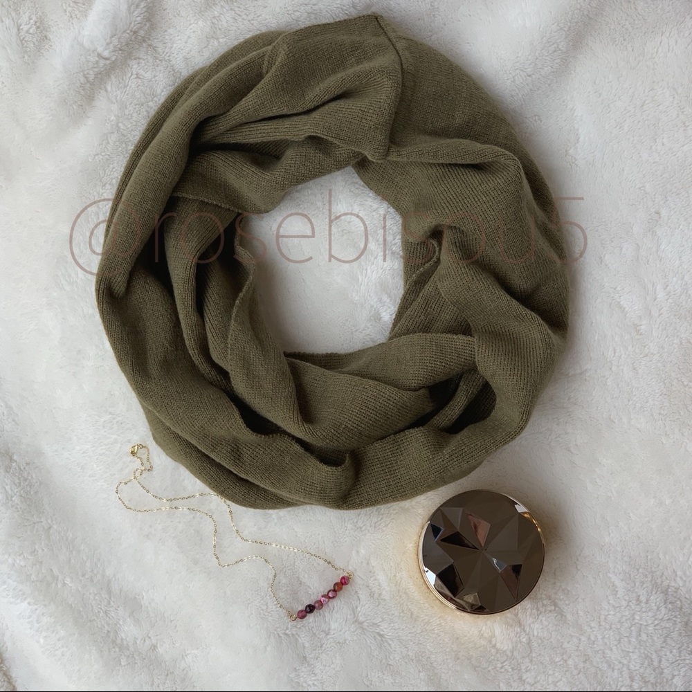 🧣♥️Luxe Knit Infinity Scarf in OLIVE - Picture 8 of 8